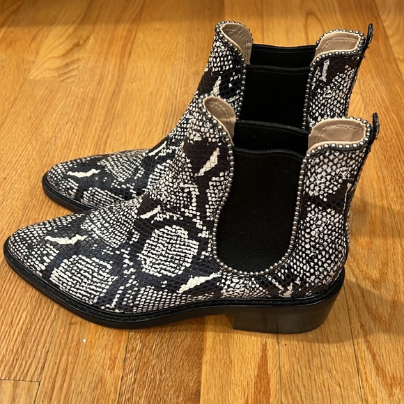 Coach leather snakeskin booties size 7.5 amazing condition - Picture 3 of 5